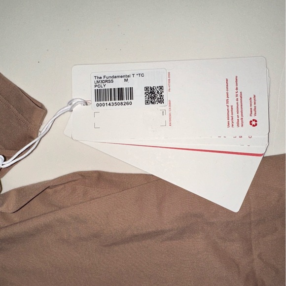 NWT The Fundamental T Shirt - Size M - Picture 4 of 4